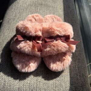 Anthropologie Maeve Faux Fur Bow Slippers - Pink / Mauve SIZE M